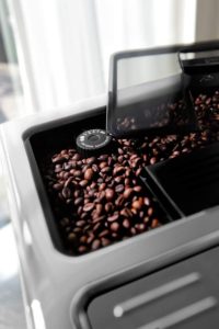 Réservoir à grains de café du DeLonghi Eletta Cappuccino Top